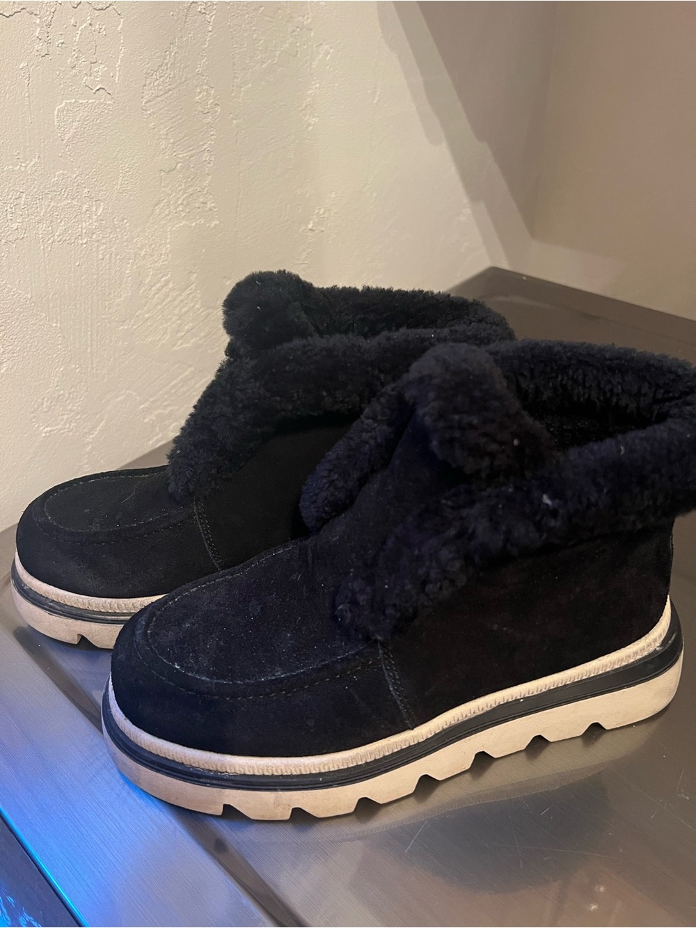 Lonza Black Shearling-Lined Boot (Plush Interior)